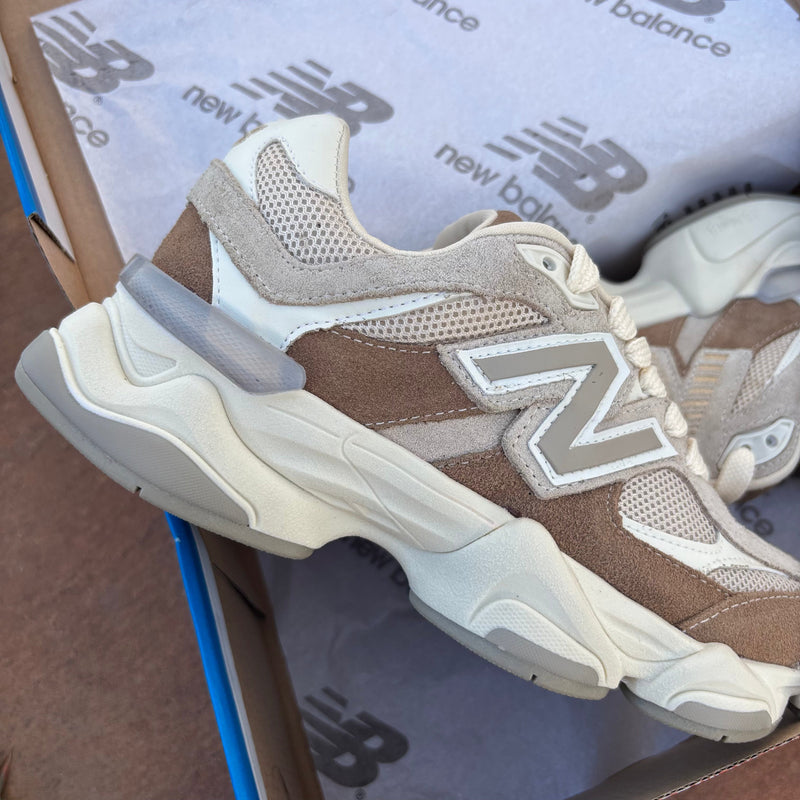 Tenis NB Em Couro Feminino